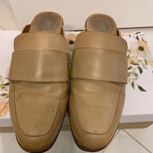 Miracle Mile loafer style flats!